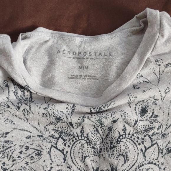 Aeropostale lightweight t-shirt w/ floral design - Picture 5 of 5